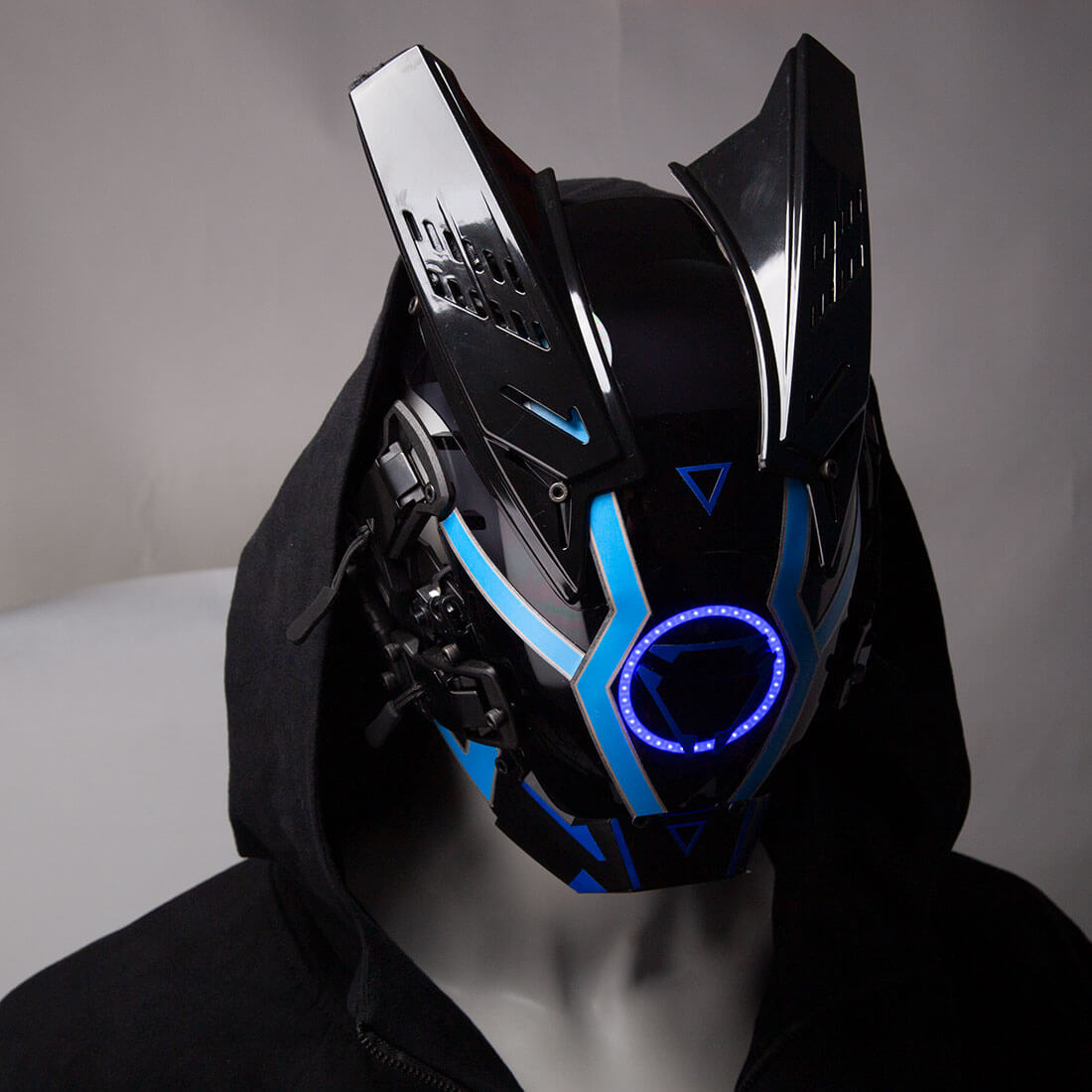 FuturFam-cyberpunk-future-techwear-mask-with-light-cosplay-costume-props-for-halloween-parties