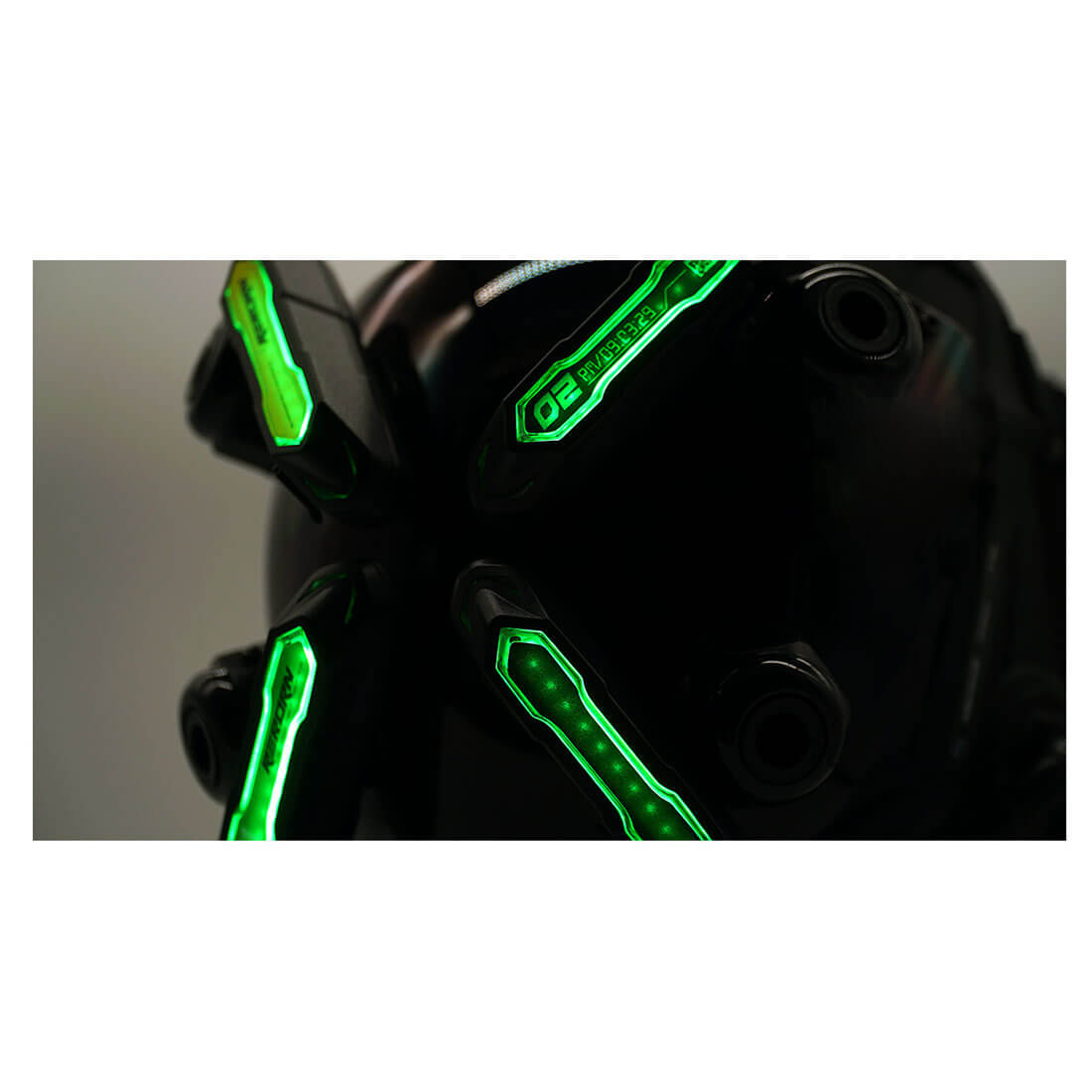 FuturFam-cyberpunk-futuristic-techwear-mask-mens-cosplay-prop-glowing-rechargeable-for-halloween-party