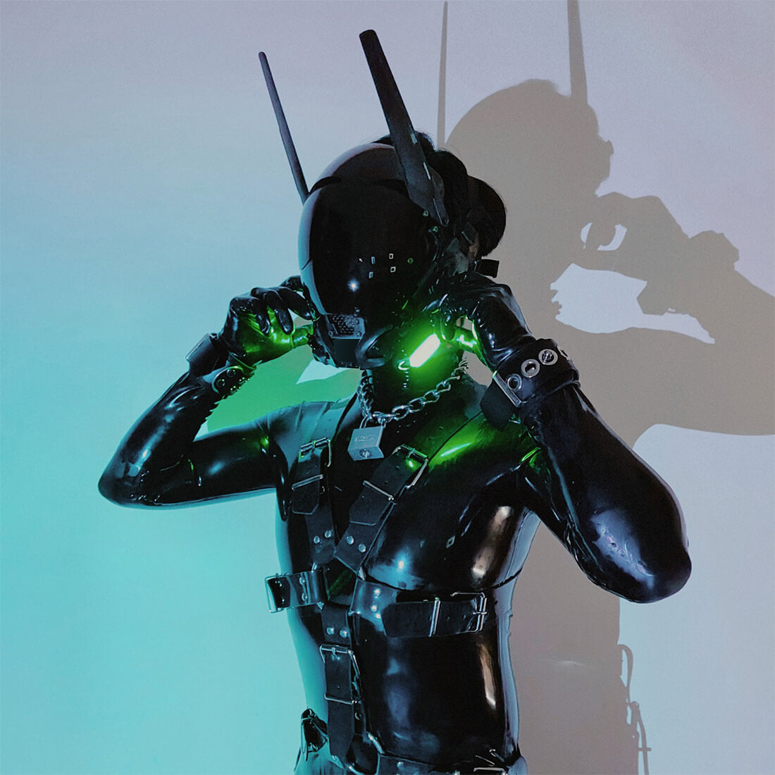 FuturFam-cyberpunk-tech-winged-mask-with-green-light-cosplay-costume-props-for-men