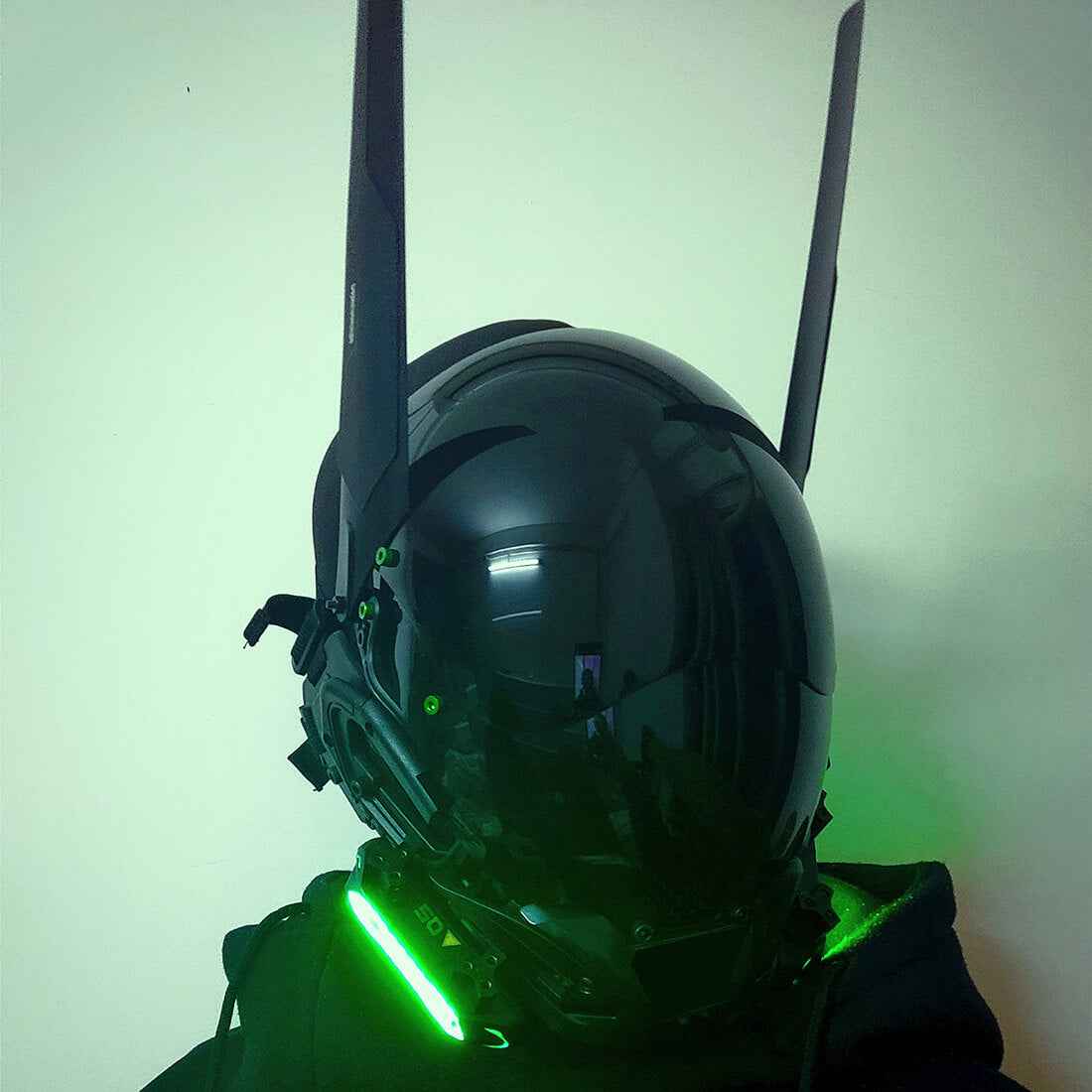 FuturFam-cyberpunk-tech-winged-mask-with-green-light-cosplay-costume-props-for-men