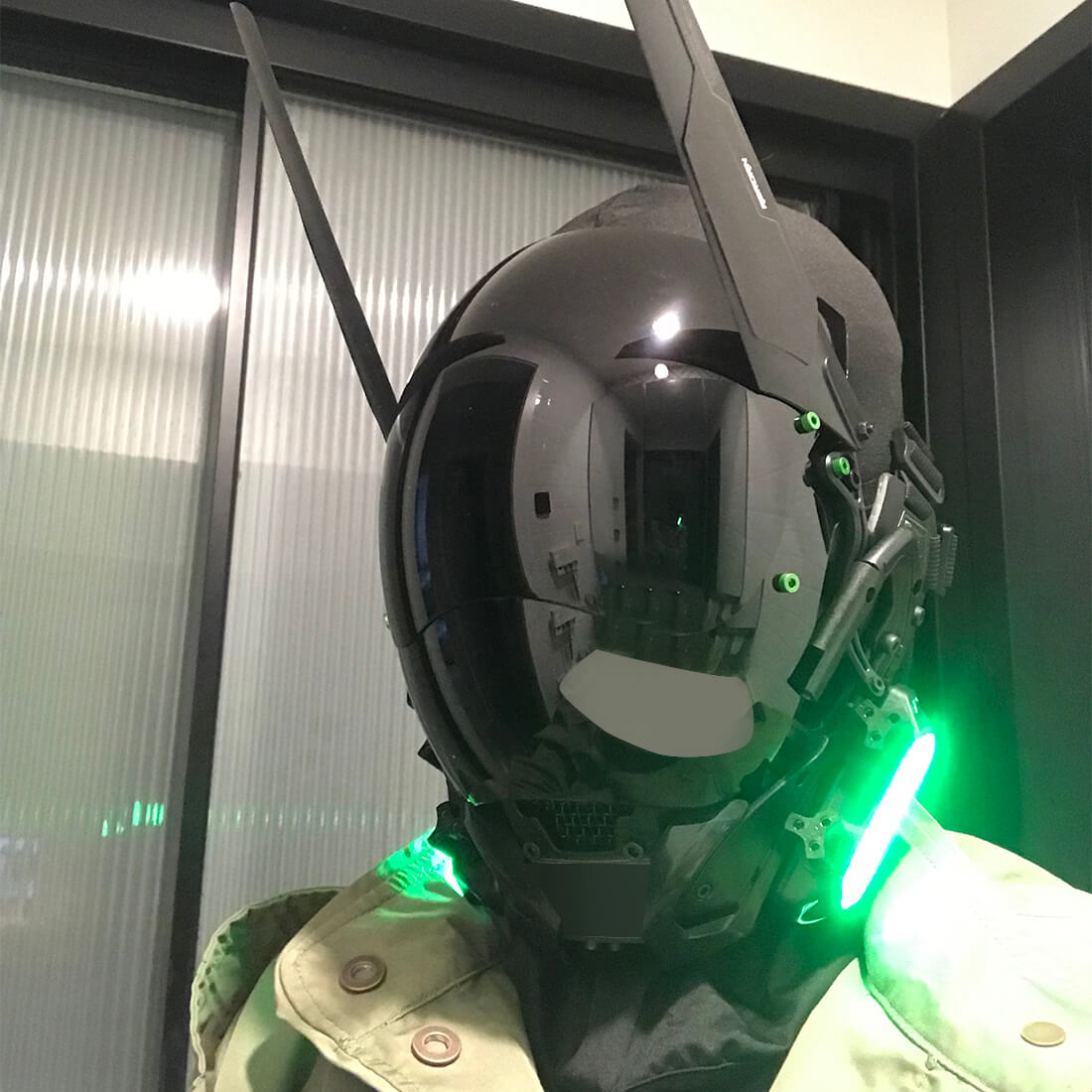 FuturFam-cyberpunk-tech-winged-mask-with-green-light-cosplay-costume-props-for-men